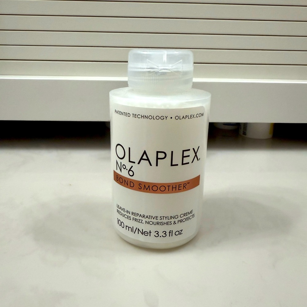 New OLAPLEX No.6 Bond Smoother in White and Orange